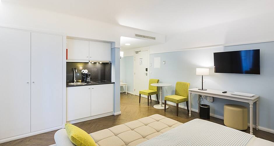 <p>made0028juniorsuitekitchen</p>