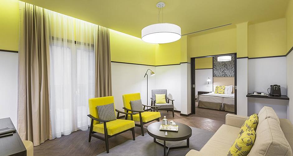 <p>made0028suiteS18</p>