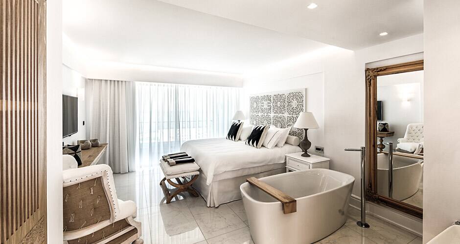 <p>Luxury-huone, jaettu uima-allas</p>