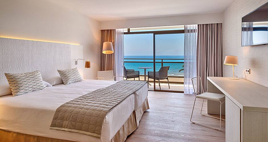 <p>Kahden hengen Premium-huone 7.–8.-kerroksissa</p>