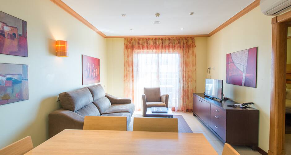 <p>huoneisto, kaksi makuuhuonetta</p>