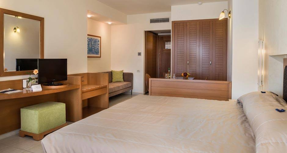 <p>kahden hengen huone</p>