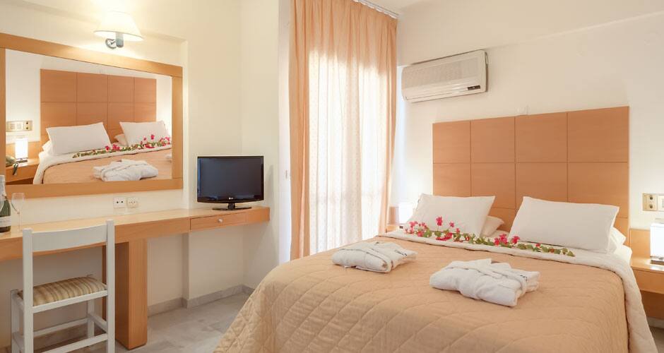 <p>cret0069studio</p>