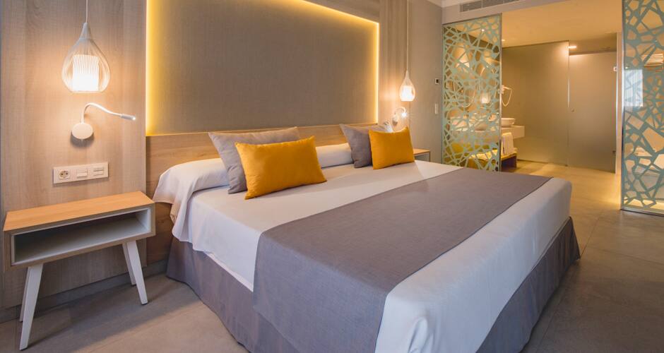 <p>superior-huone</p>