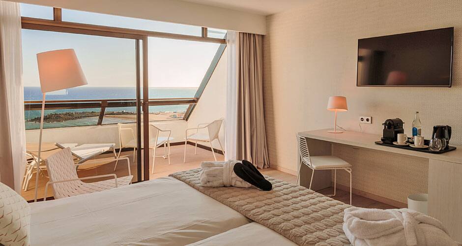 <p>Kahden hengen Premium Double Top -huone 9. kerroksessa</p>