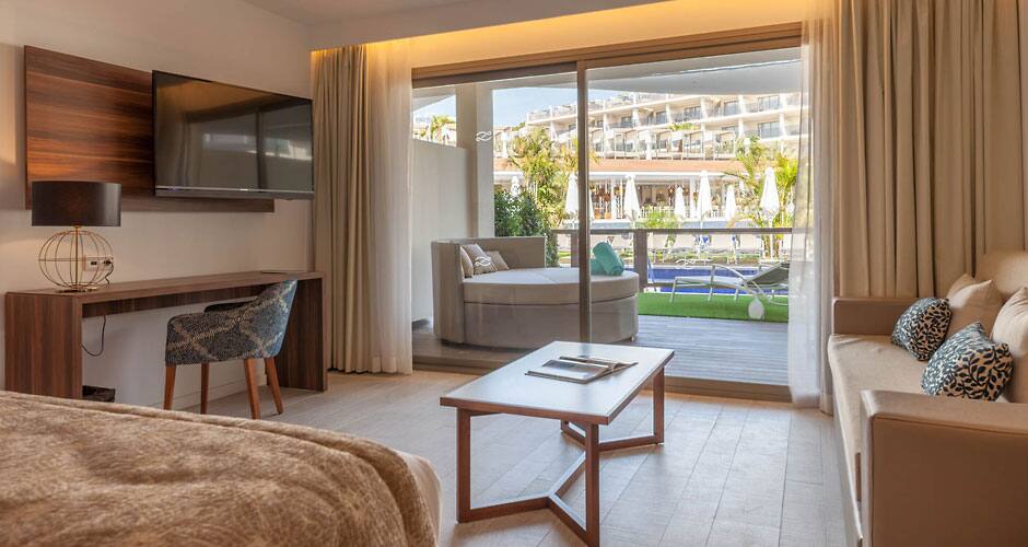 <p>juniorsuite swim up</p>