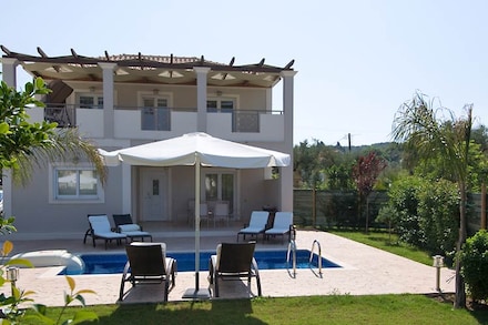 Mamfredas Resort, Tsilivi