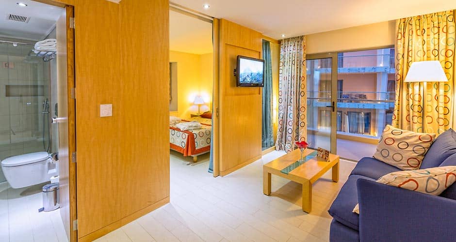 <p>bungalow pool</p>