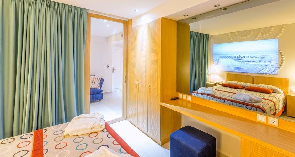 <p>bungalow pool</p>