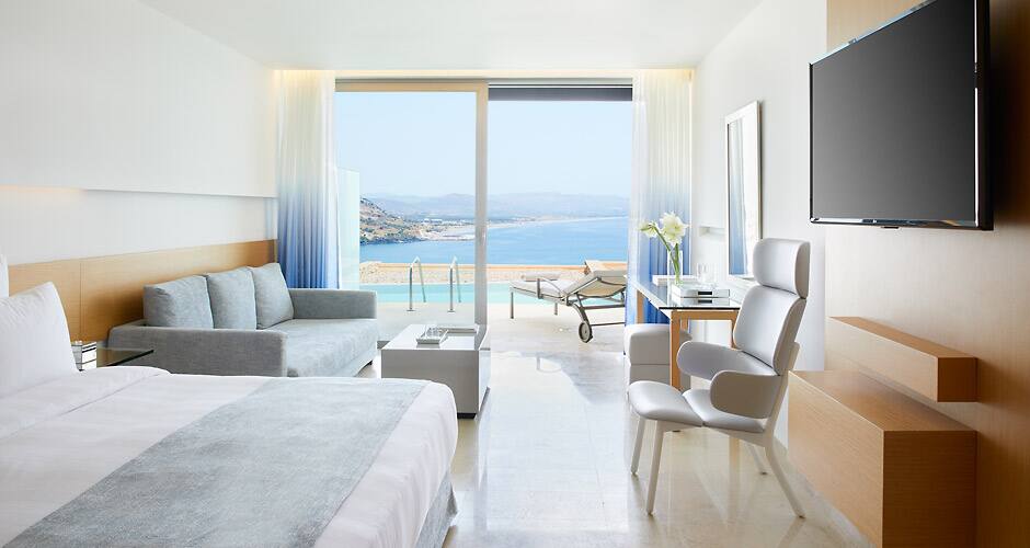 <p>juniorsuite pool</p>