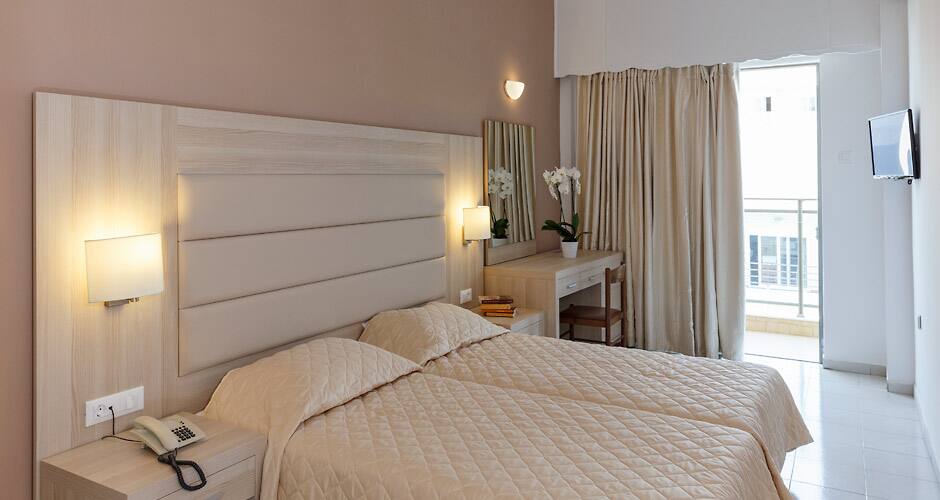 <p>Kahden hengen huone</p>