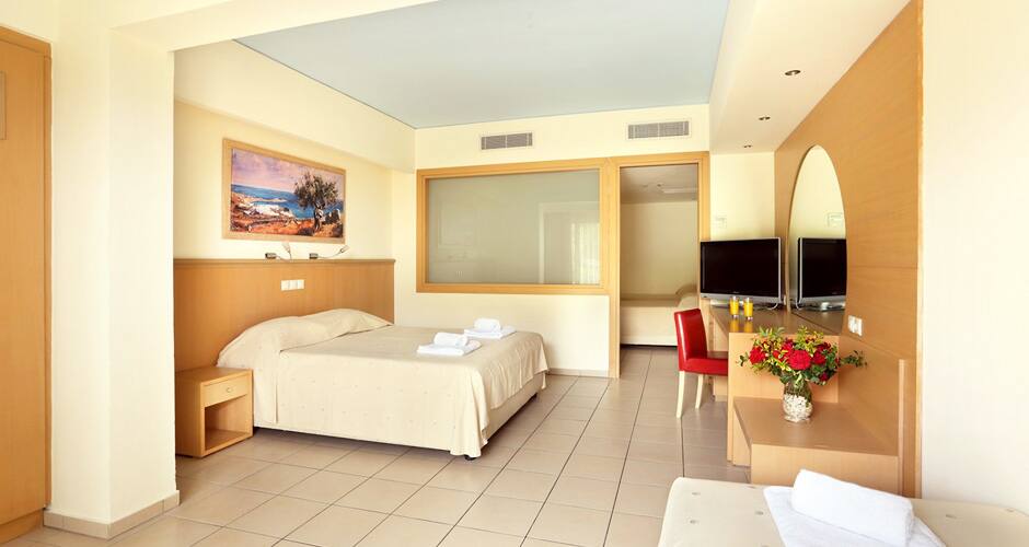 <p>Superior-perhehuone</p>