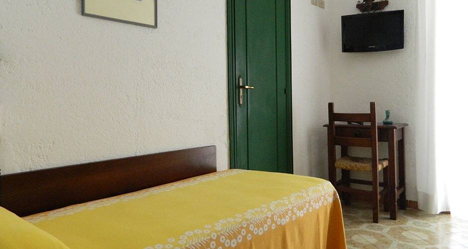 <p>Yhden hengen huone</p>