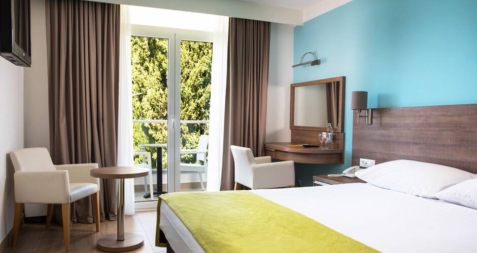 <p>sivurakennuksen Standard-huone</p>