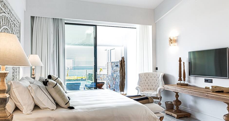 <p>Luxury-huone lähellä merta, oma uima-allas</p>