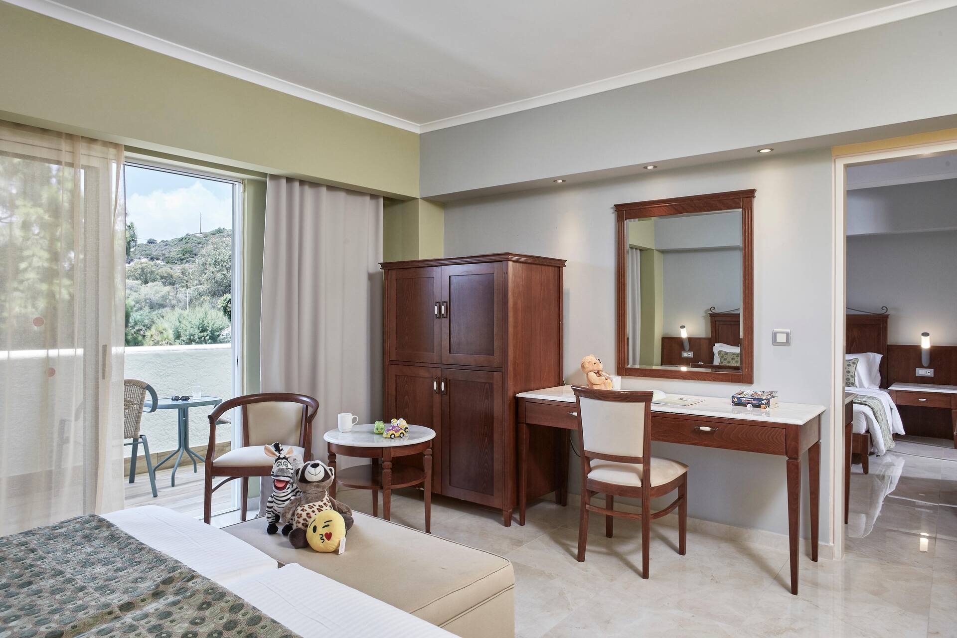 <p>superior-perhehuone</p>