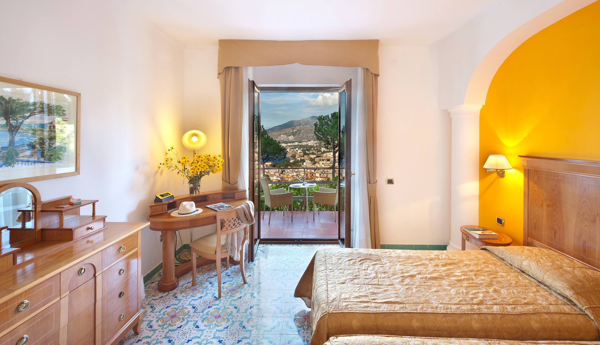 <p>Classic-huone, osittainen merinäköala</p>