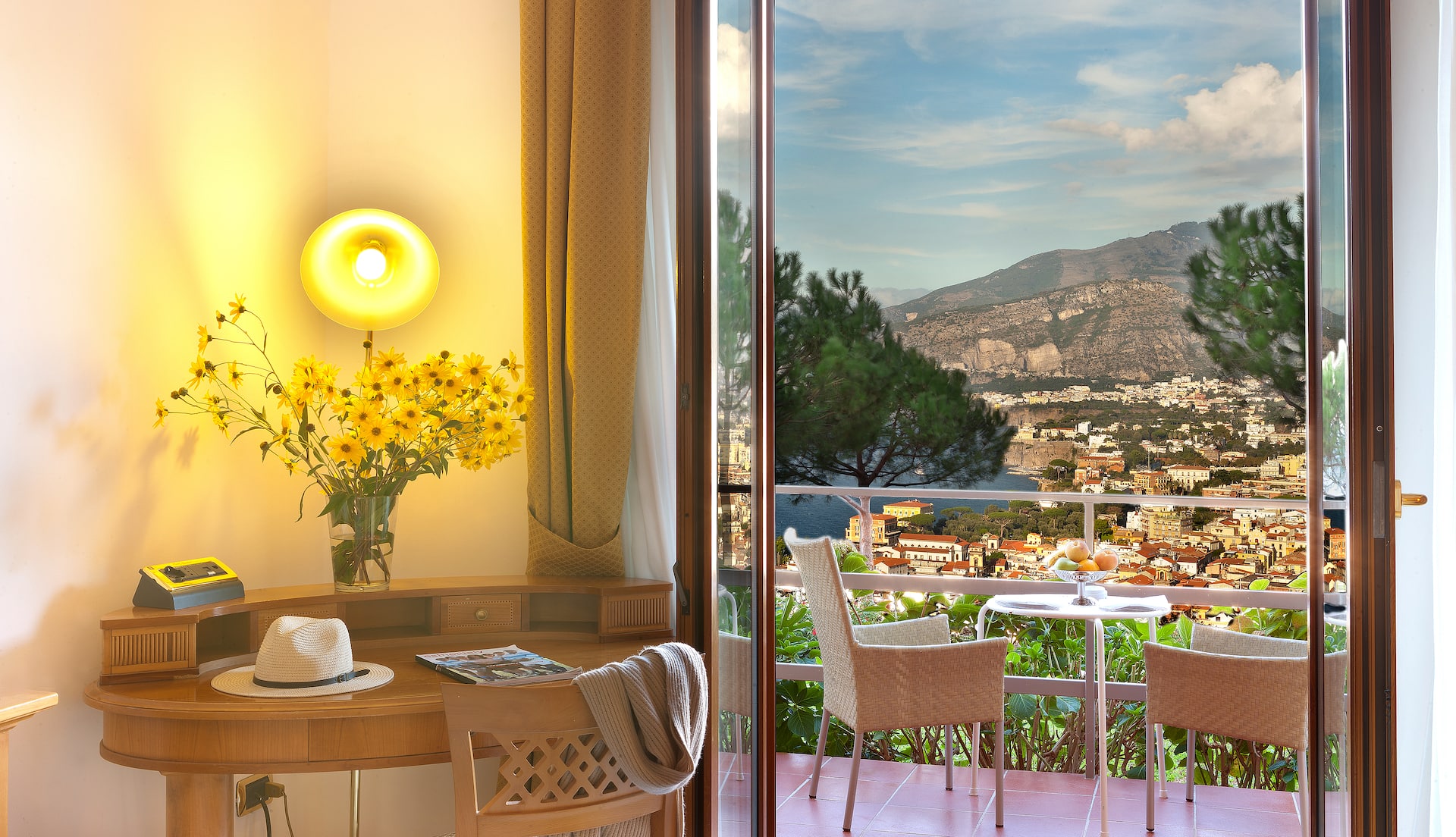 <p>Classic-huone, osittainen merinäköala</p>