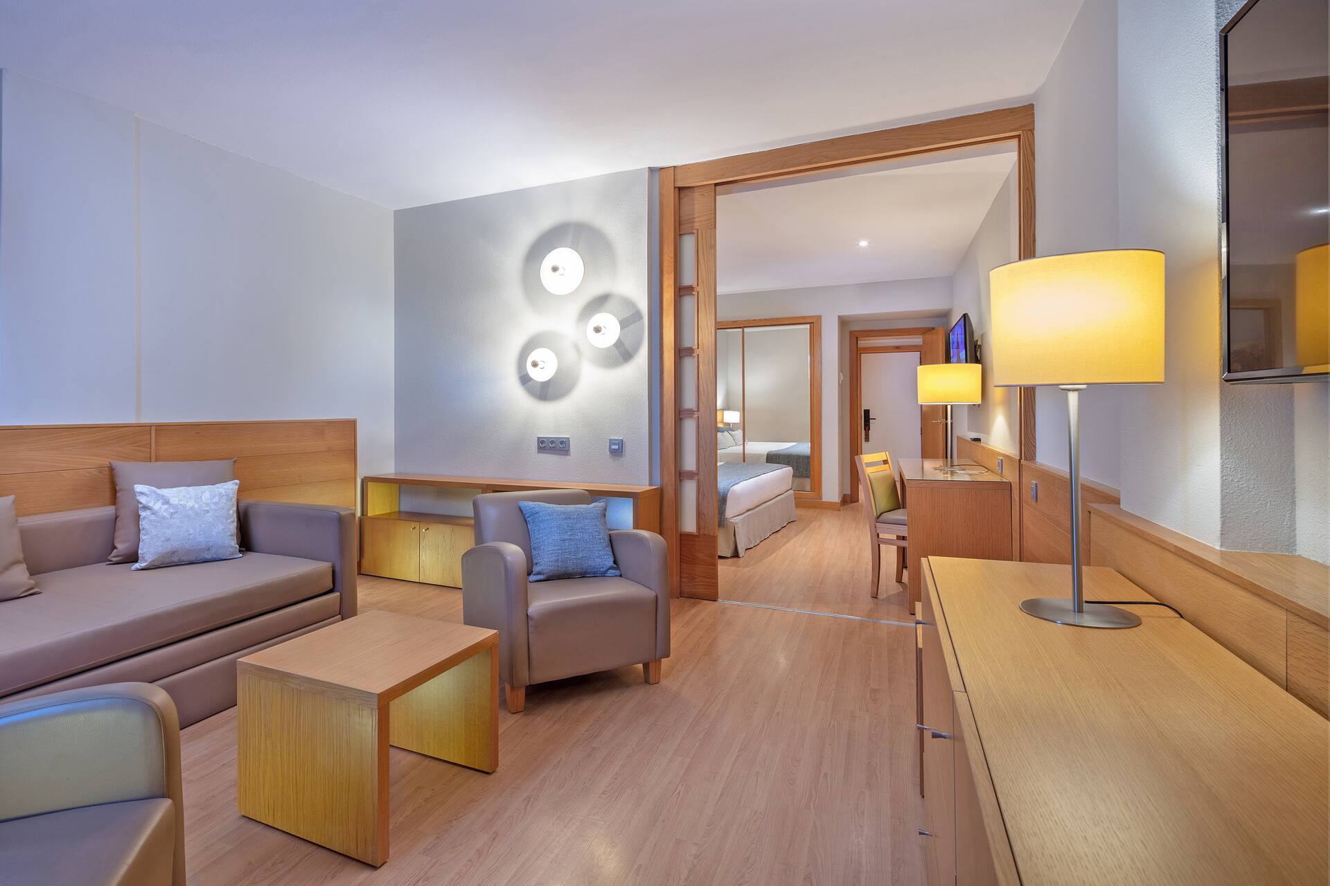 <p>Juniorsviitti</p>