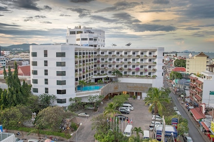 City Beach Resort