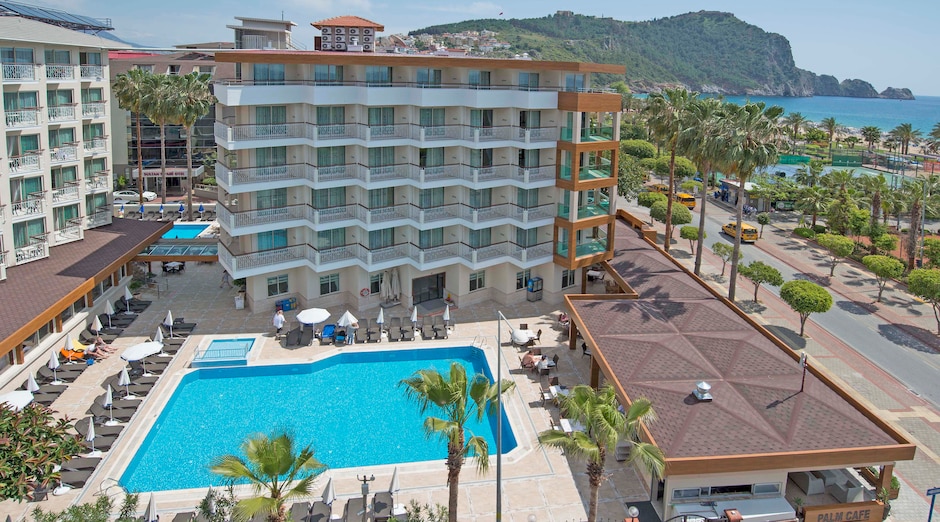 Riviera Hotel & Spa 1