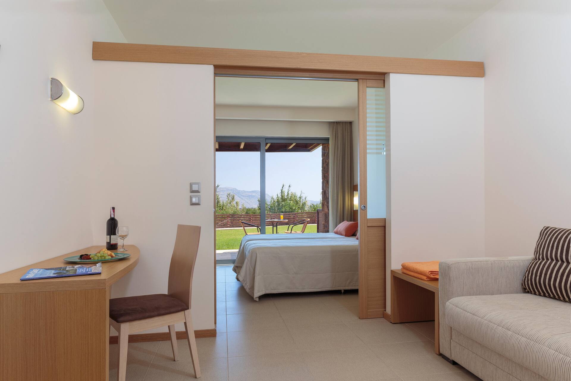 <p>Perhehuone, terassi</p>