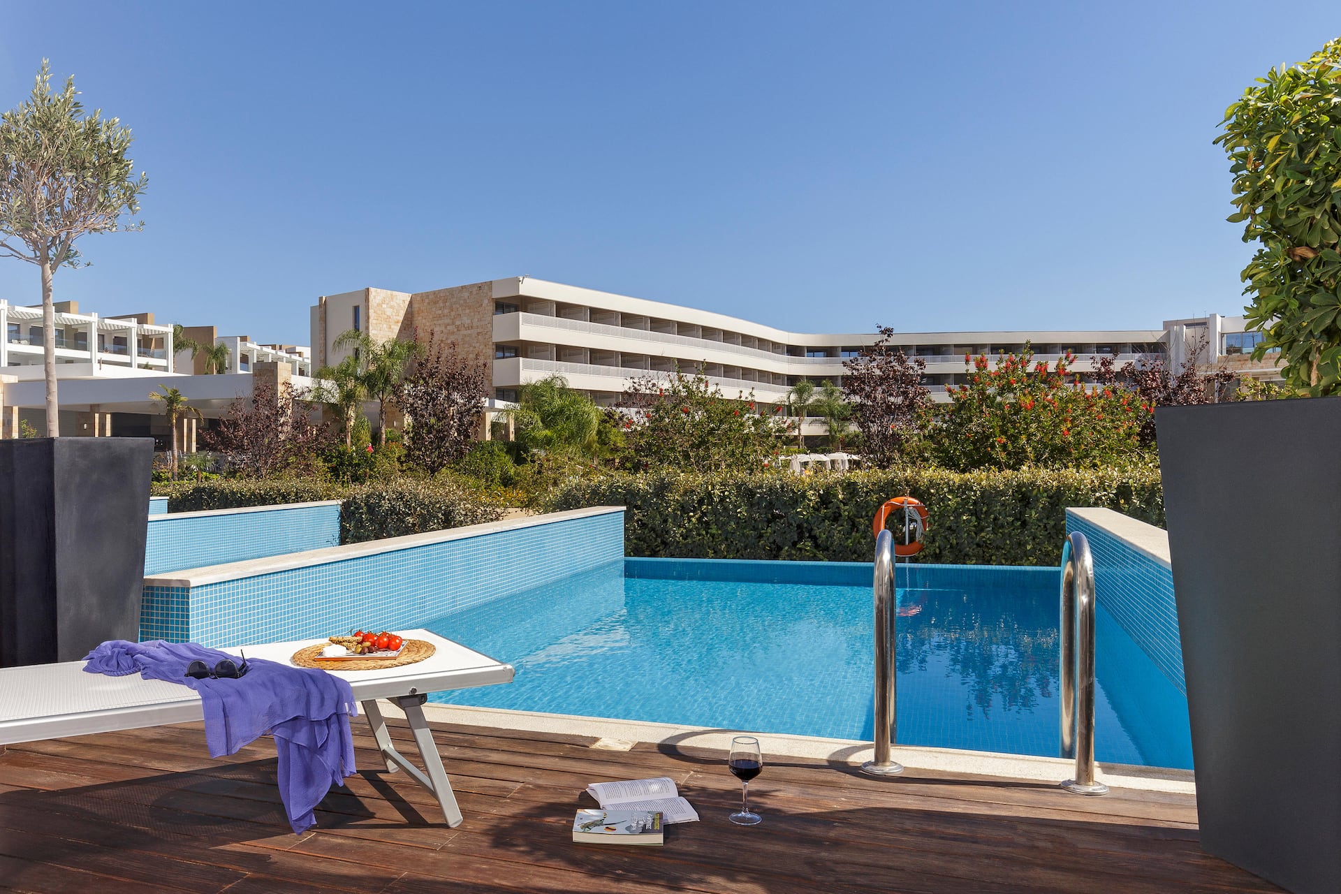 <p>Honeymoon-huone, oma uima-allas/Deluxe-huone, oma uima-allas</p>