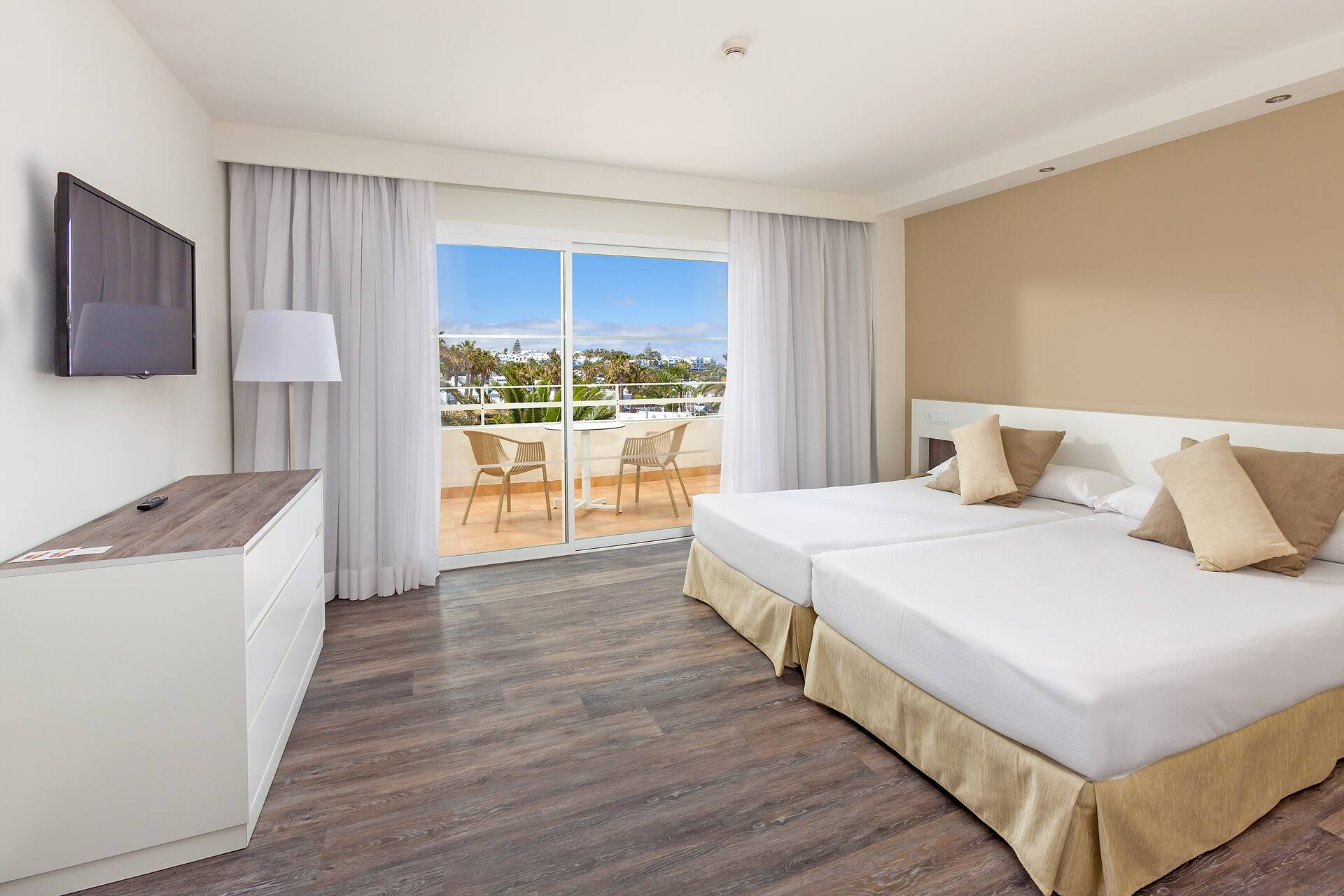 <p>Superior-huone</p>