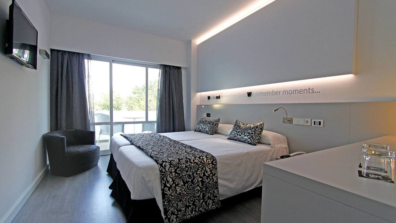 <p>Kahden hengen huone</p>