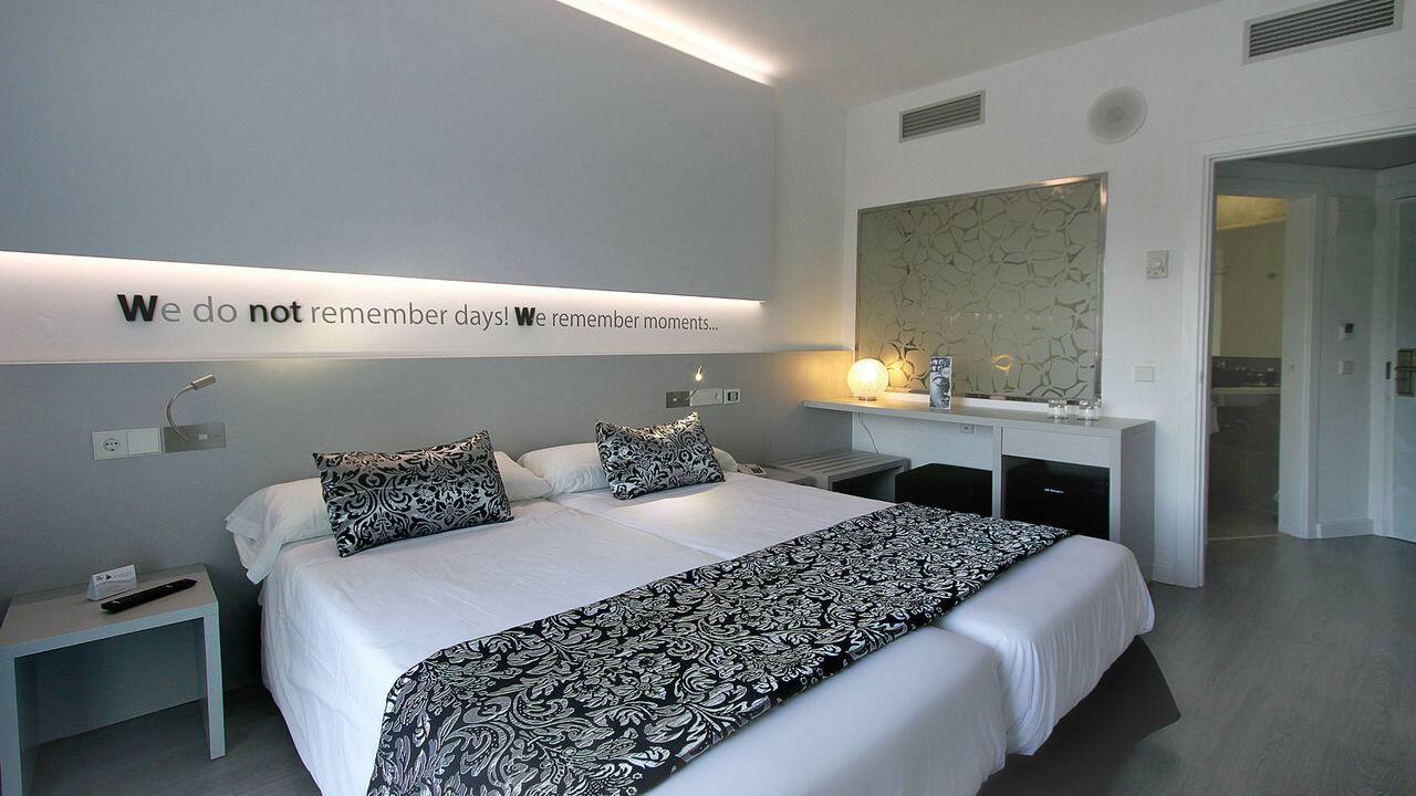 <p>kahden hengen huone / Superior-huone</p>