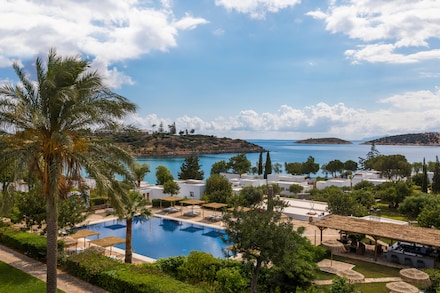Minos Beach Art Hotel