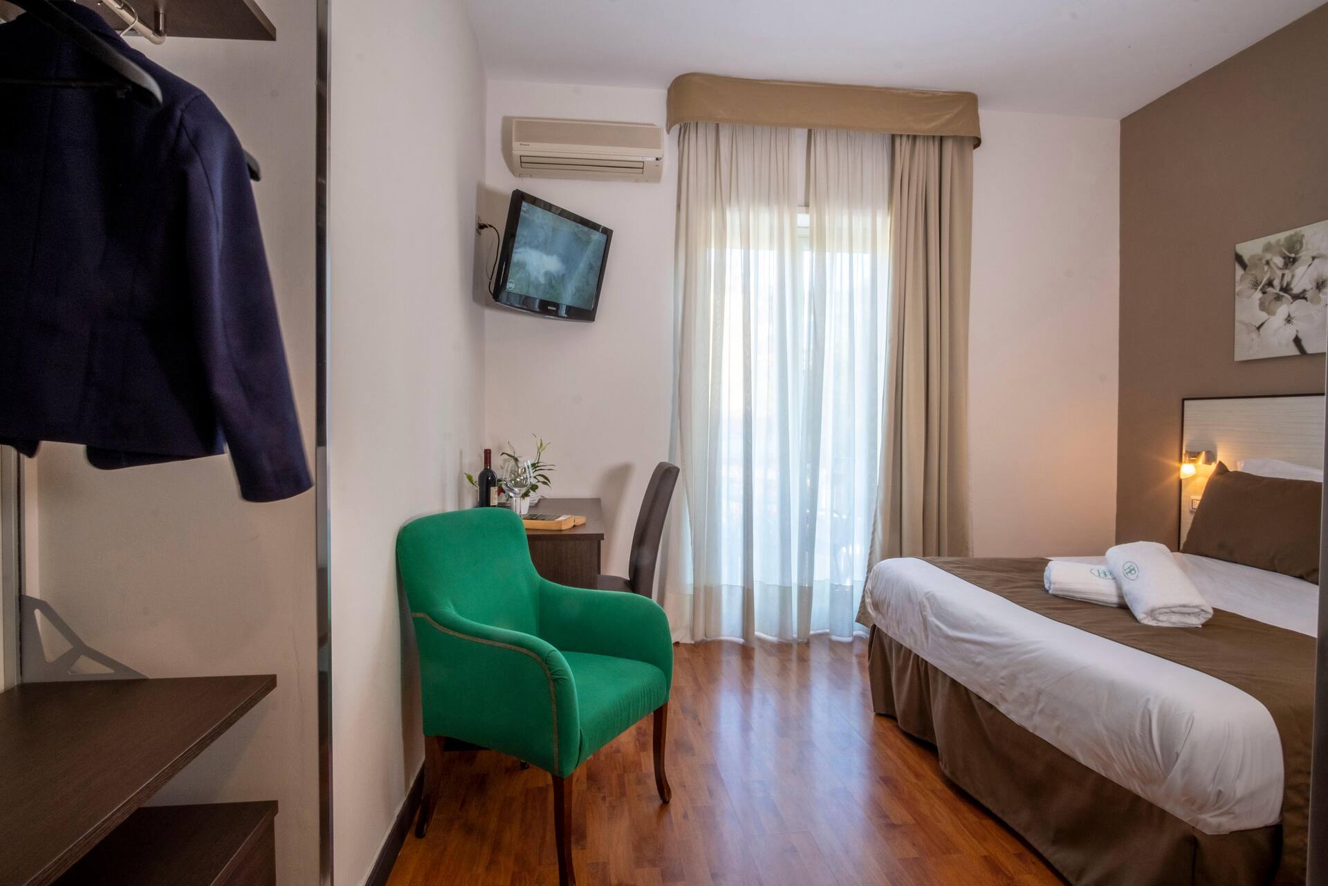 <p>Superior-huone, parveke</p>