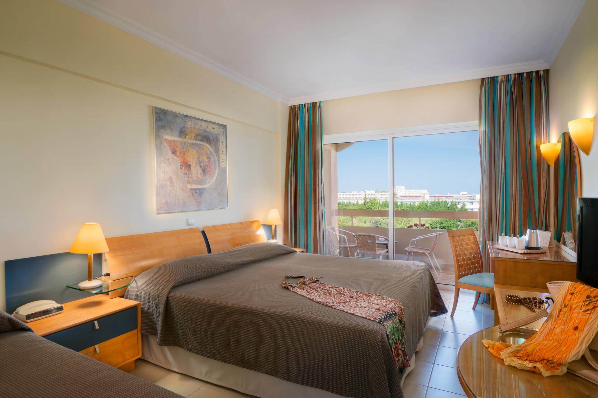 <p>Superior-huone</p>