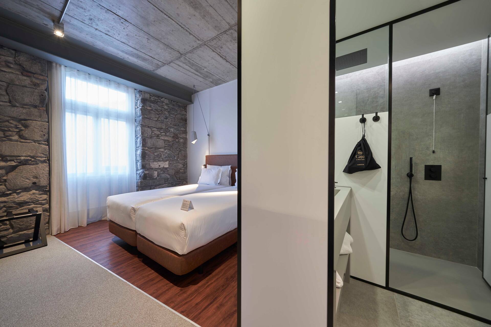 <p>kahden hengen huone</p>