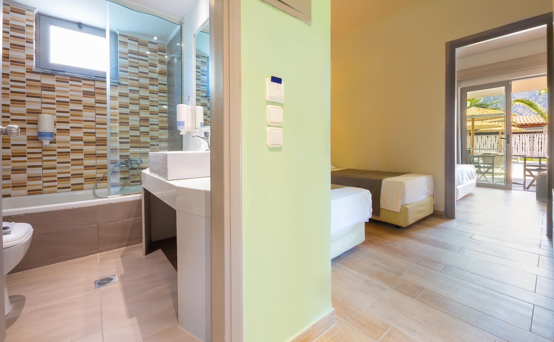 <p>Standard-perhehuone</p>