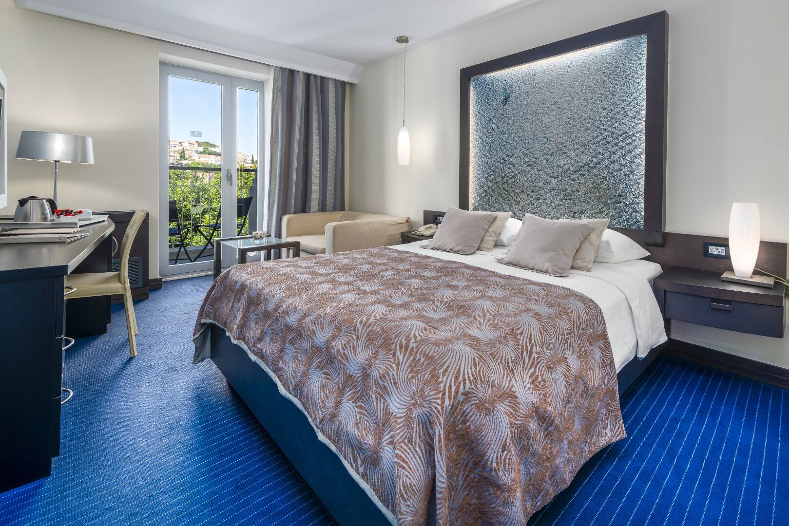 <p>Kahden hengen huone, parveke</p>