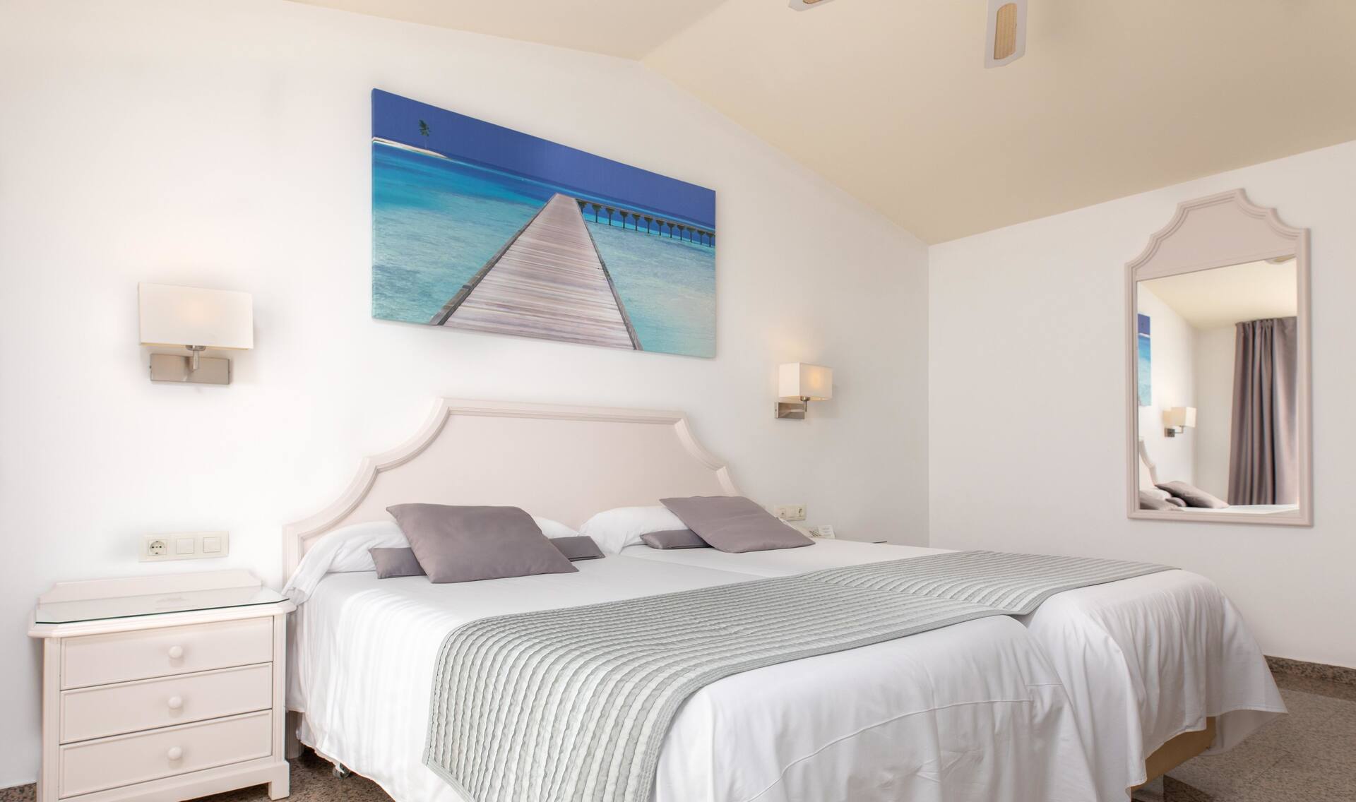 <p>Kahden hengen huone</p>