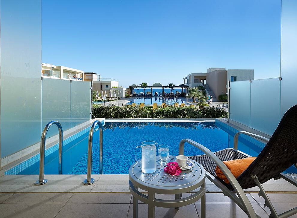 <p>Kahden hengen Imperial-huone, oma uima-allas</p>