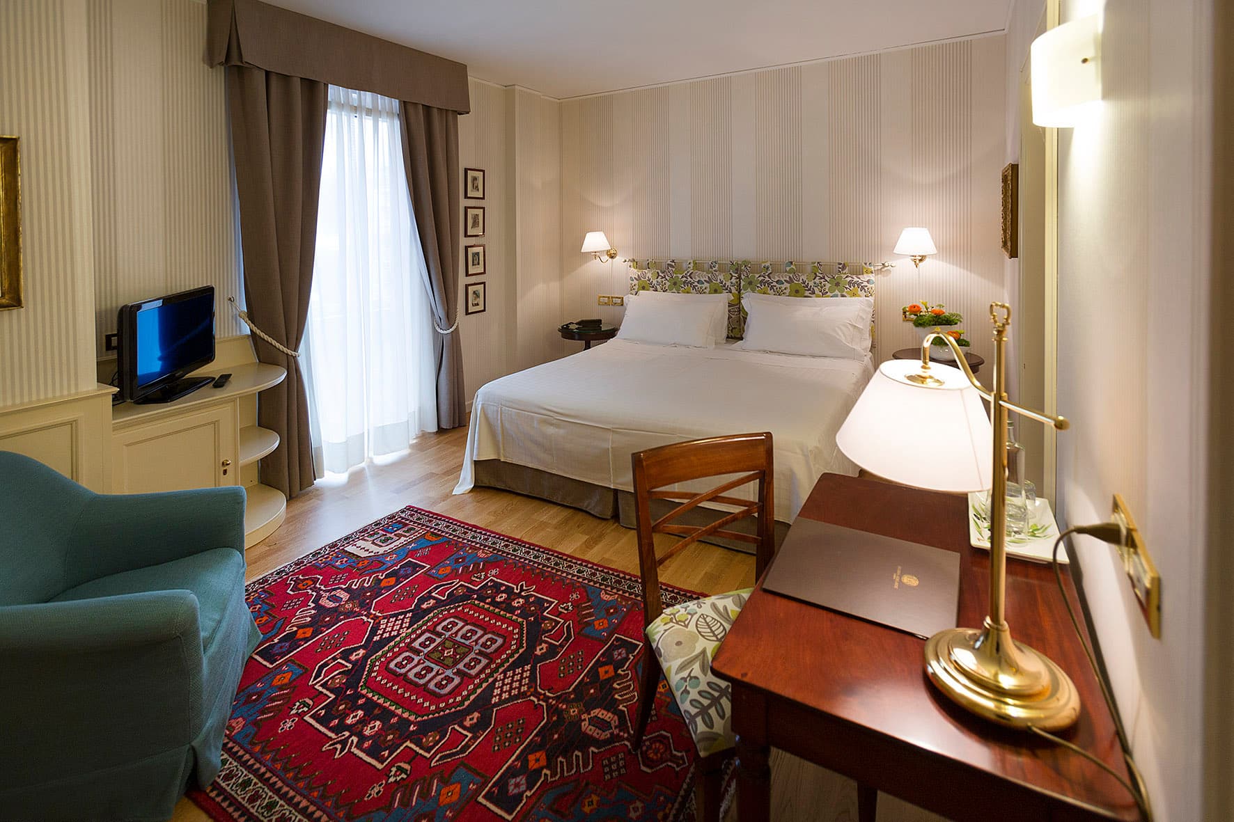 <p>Superior-huone</p>