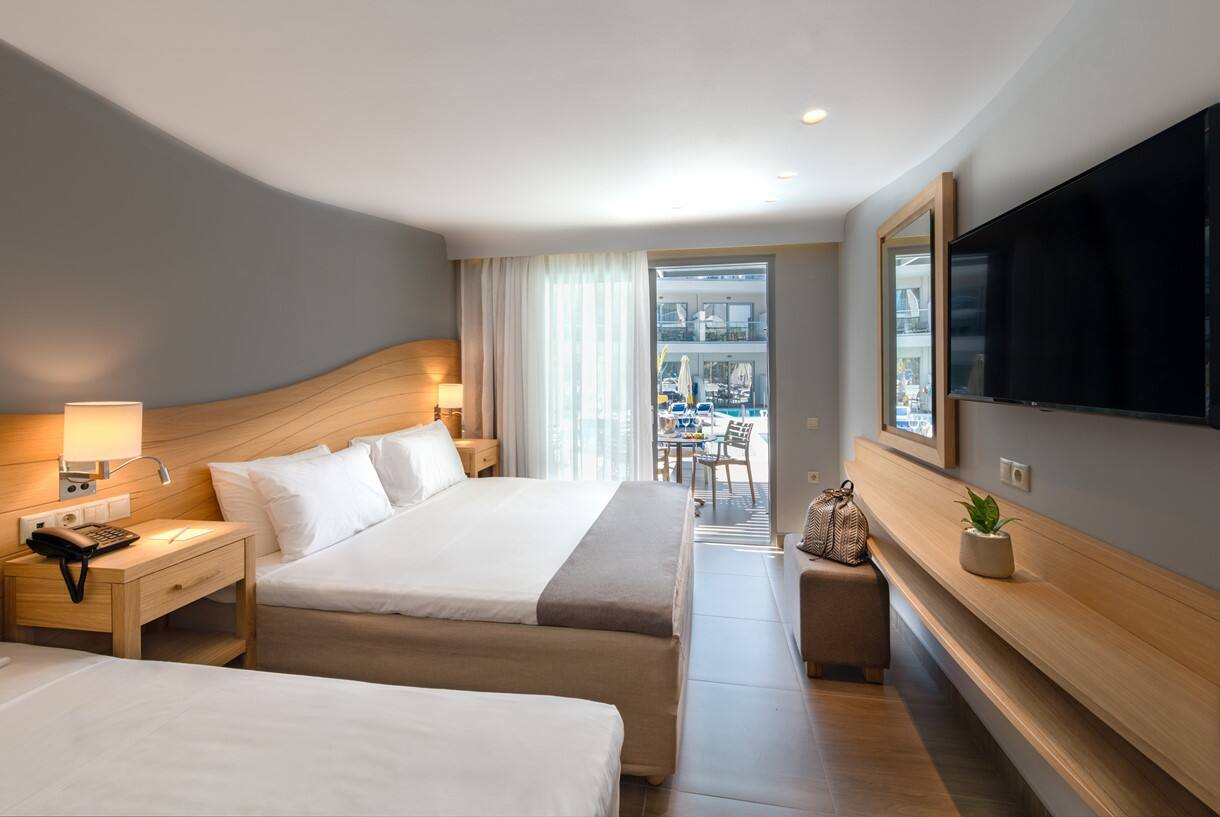 <p>Superior-huone, oma uima-allas</p>