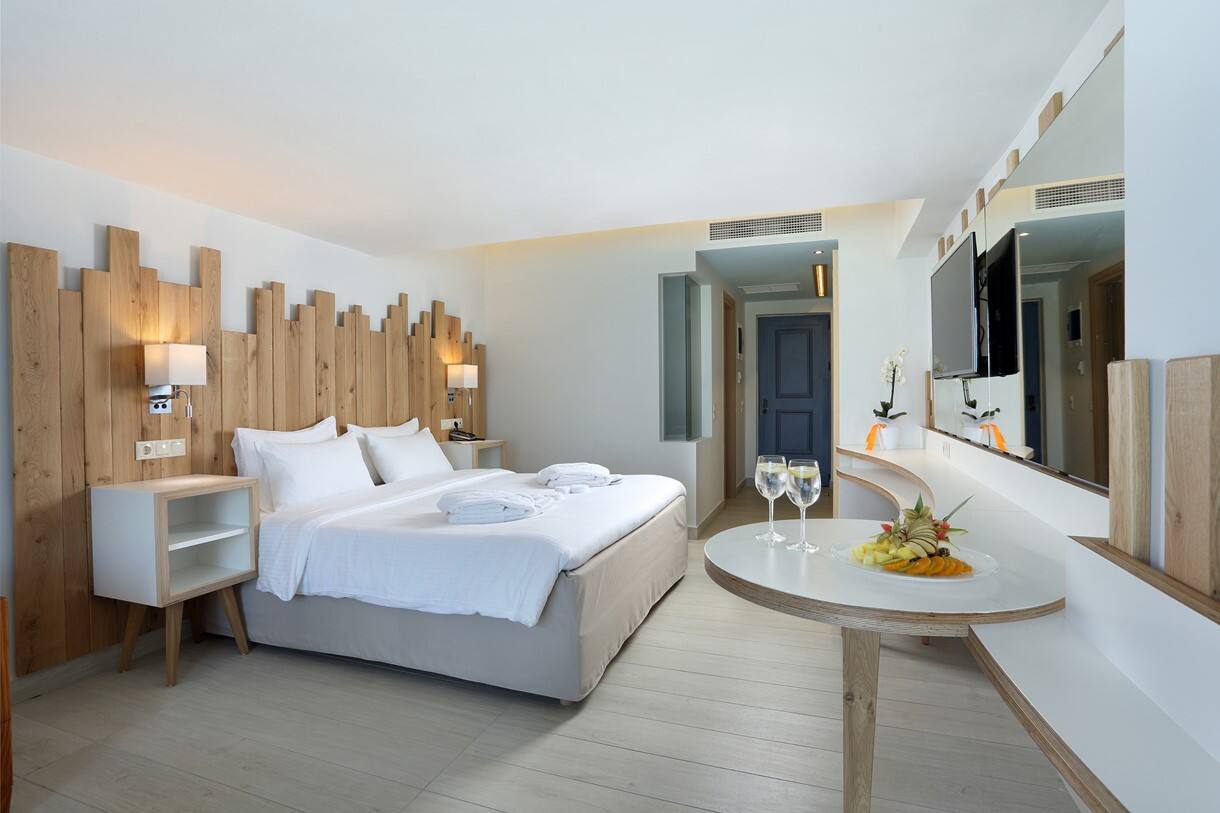 <p>Juniorsviitti, oma uima-allas</p>