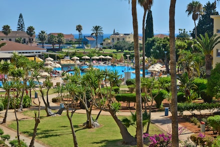 Makronisos Village