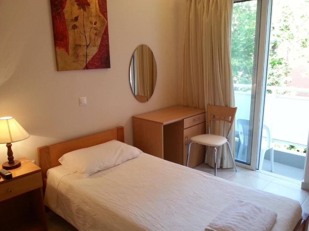 <p>Yhden hengen huone</p>