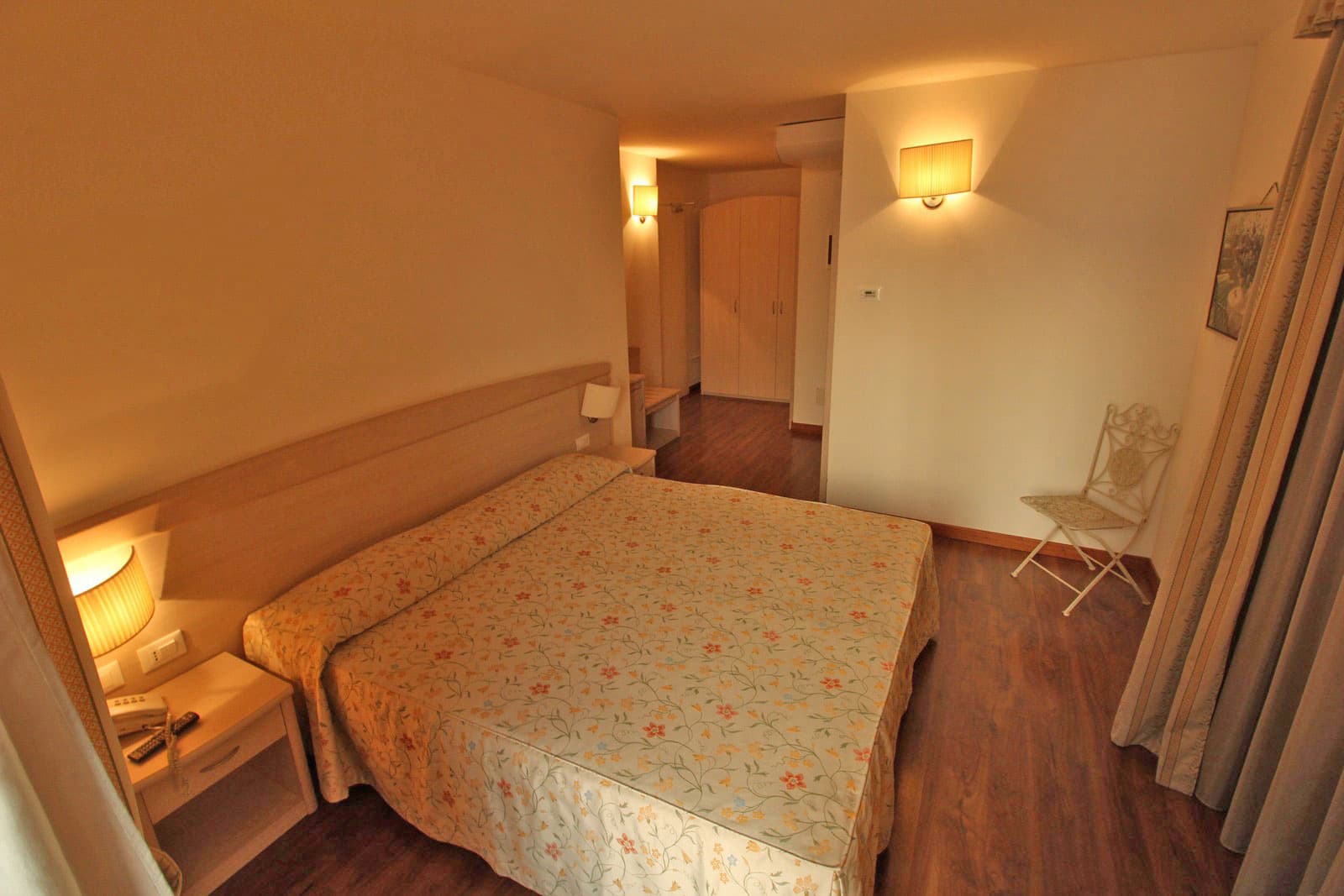 <p>Kahden hengen huone</p>