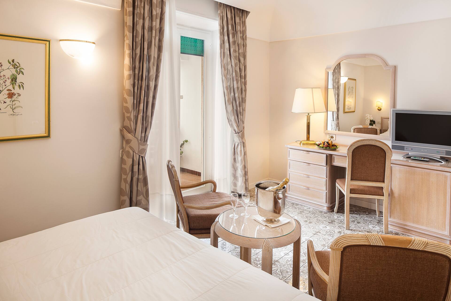 <p>Superior-huone</p>