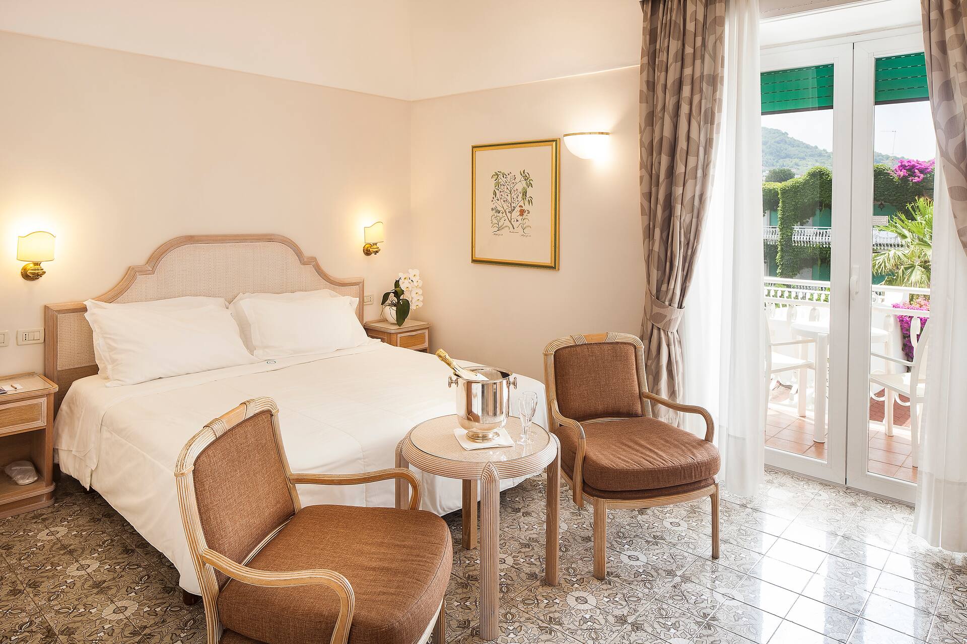 <p>Superior-huone</p>