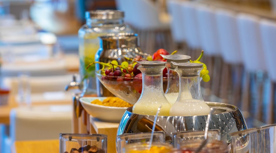 Anemi Hotel & Suites 9