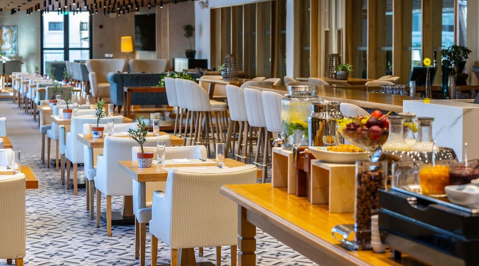 Anemi Hotel & Suites 8