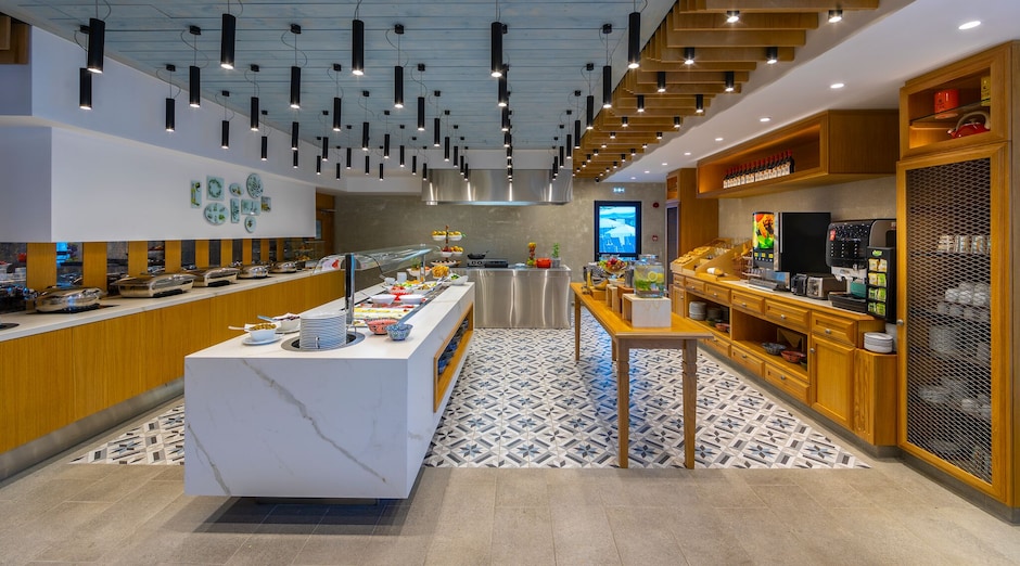 Anemi Hotel & Suites 7