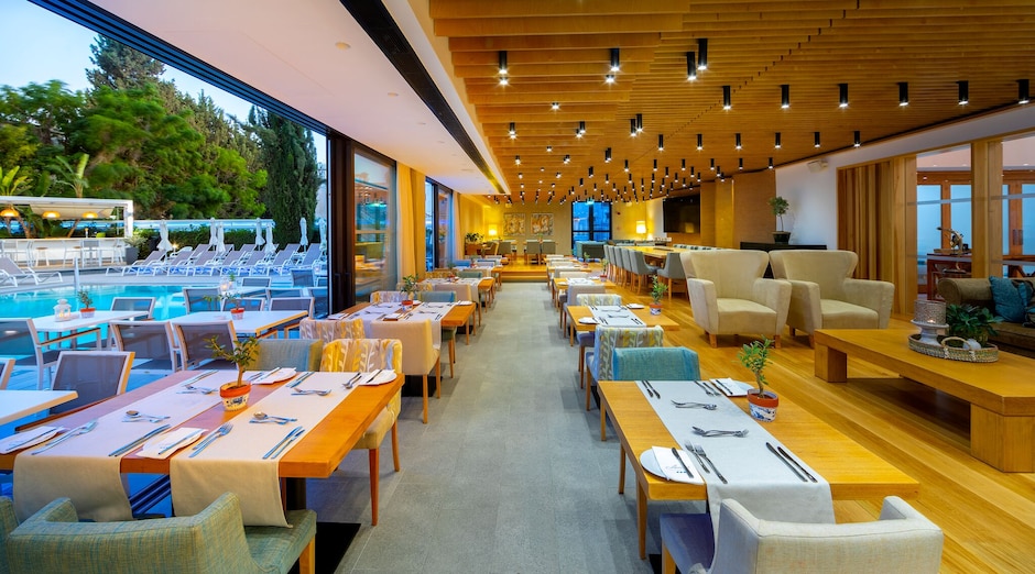 Anemi Hotel & Suites 5